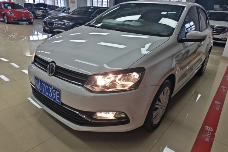 Volkswagen Polo 2016 car image #2