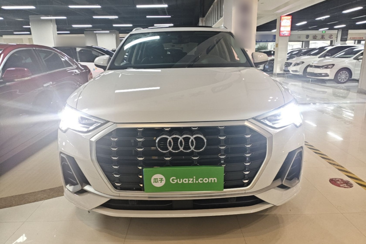 Audi Q3 2021 car image #3