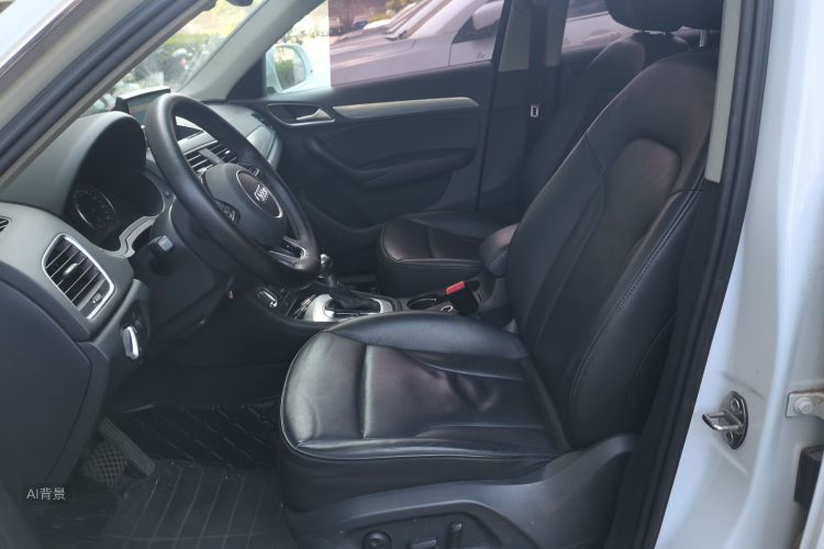 Audi Q3 2016 car image #17