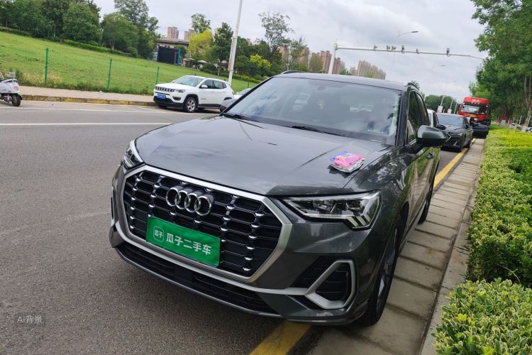 Audi Q3 2020 car image #2