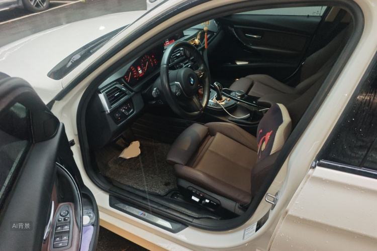 BMW 3 Series 2018 car image #17