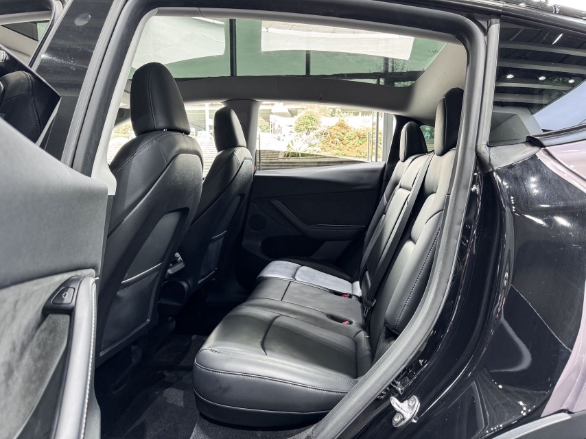 Tesla Model Y 2022 car image #8