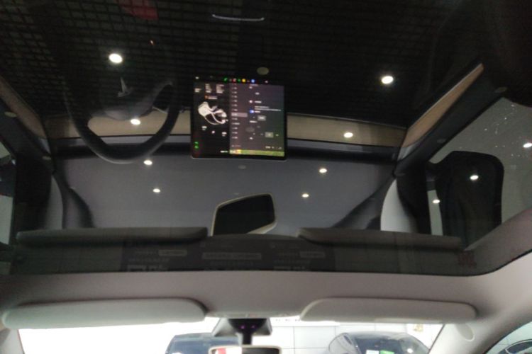 Tesla Model Y 2023 #18 Tesla Model Y 2023 car image #18
