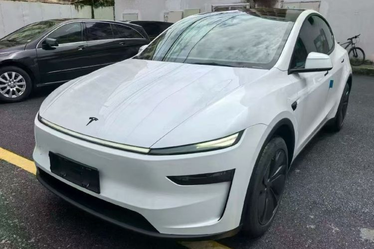 Tesla Model Y 2026 car image #2