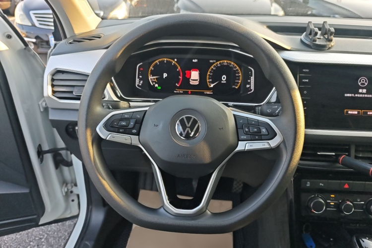 Volkswagen Tacqua 2023 car image #17
