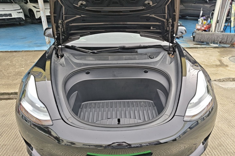 Tesla Model 3 2023 car image #22