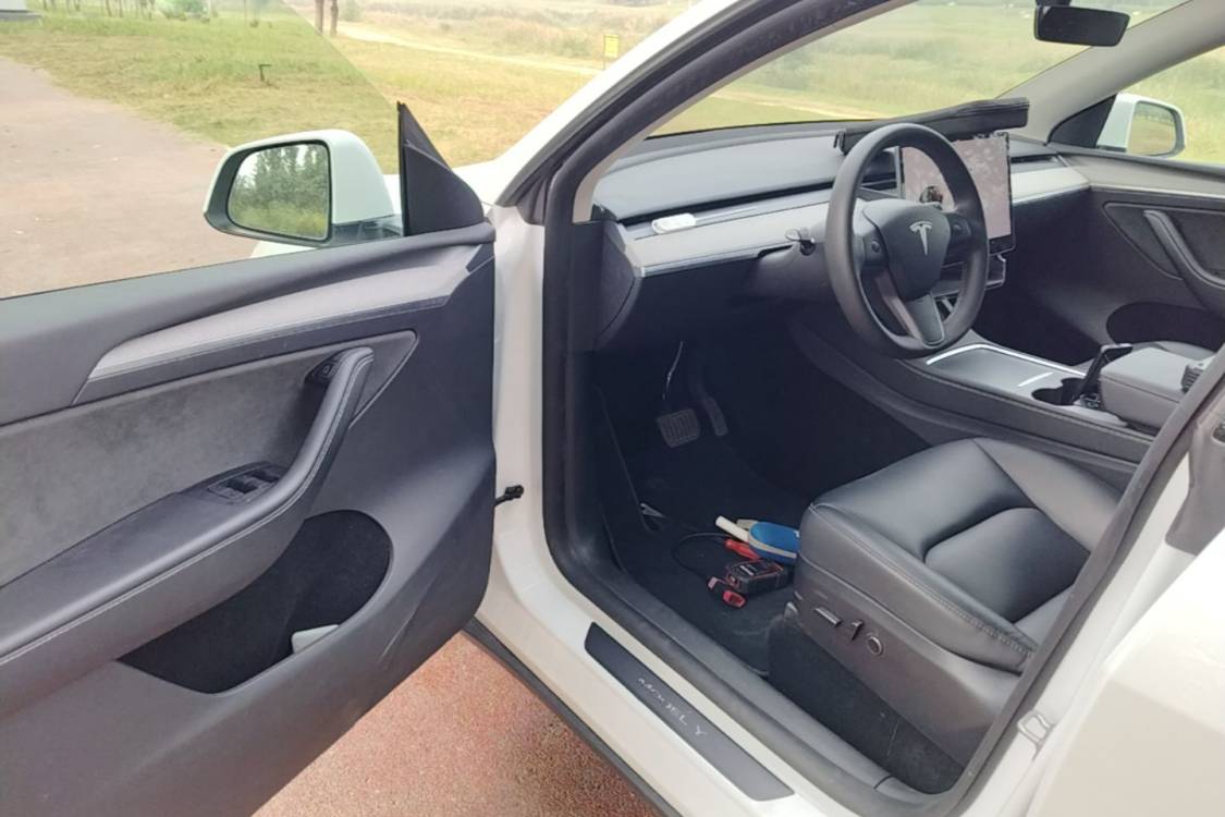 Tesla Model Y 2024 car image #12