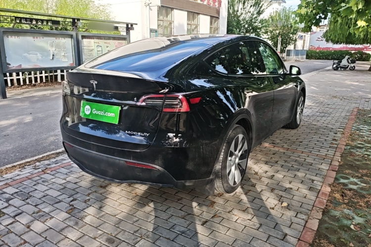 Tesla Model Y 2023 #7 Tesla Model Y 2023 car image #7