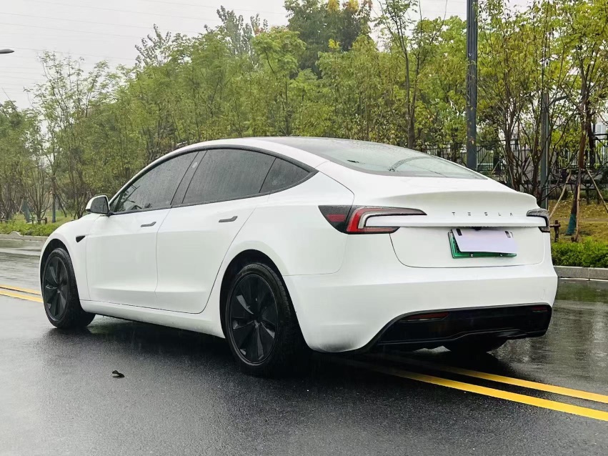 Tesla Model 3 2026 car image #4