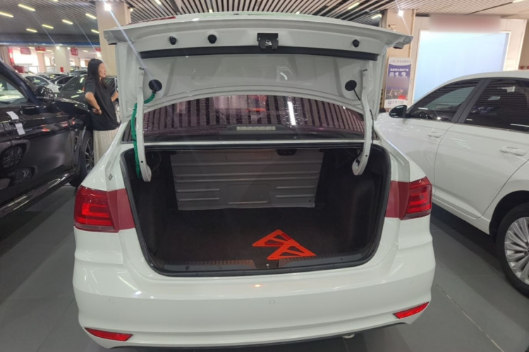 Volkswagen Santana 2017 car image #21