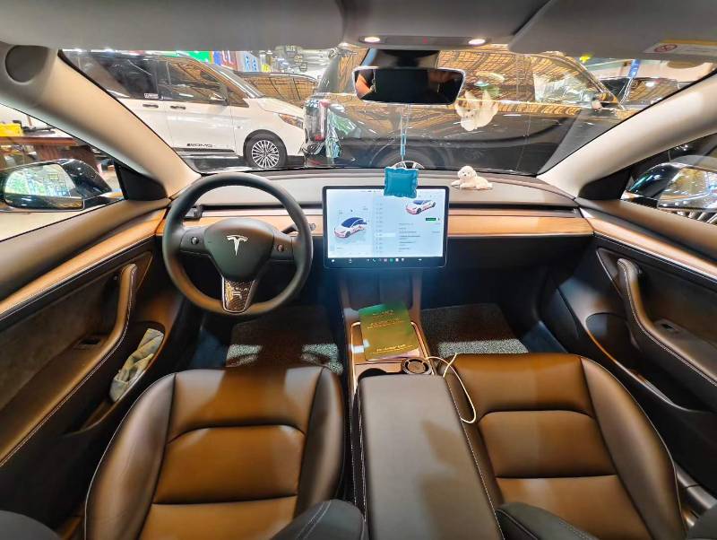 Tesla Model 3 2024 car image #5