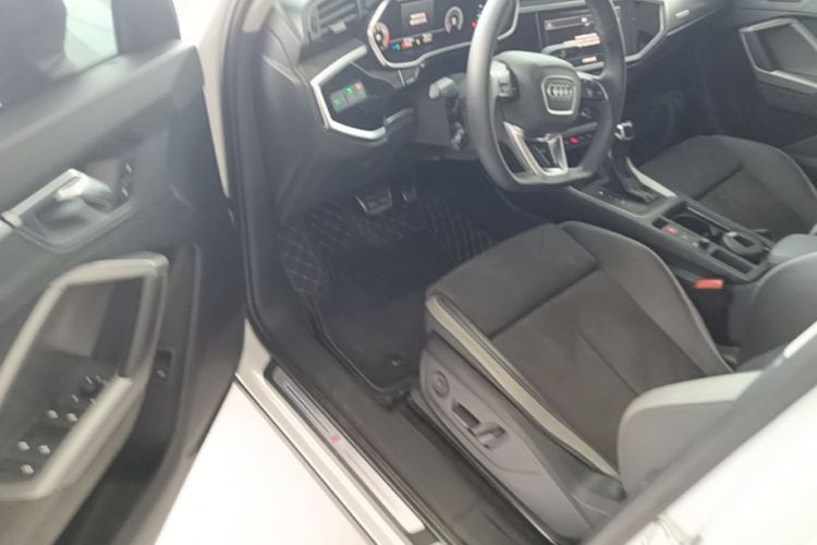 Audi Q3 2023 car image #12