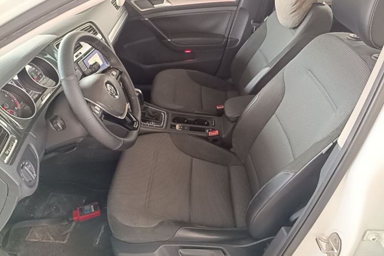 Volkswagen Golf 2018 car image #15