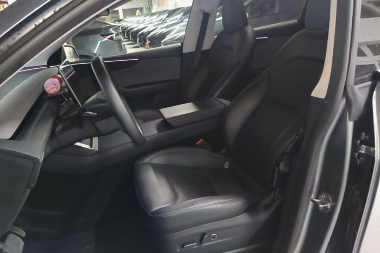 Tesla Model Y 2025 #15 Tesla Model Y 2025 car image #15