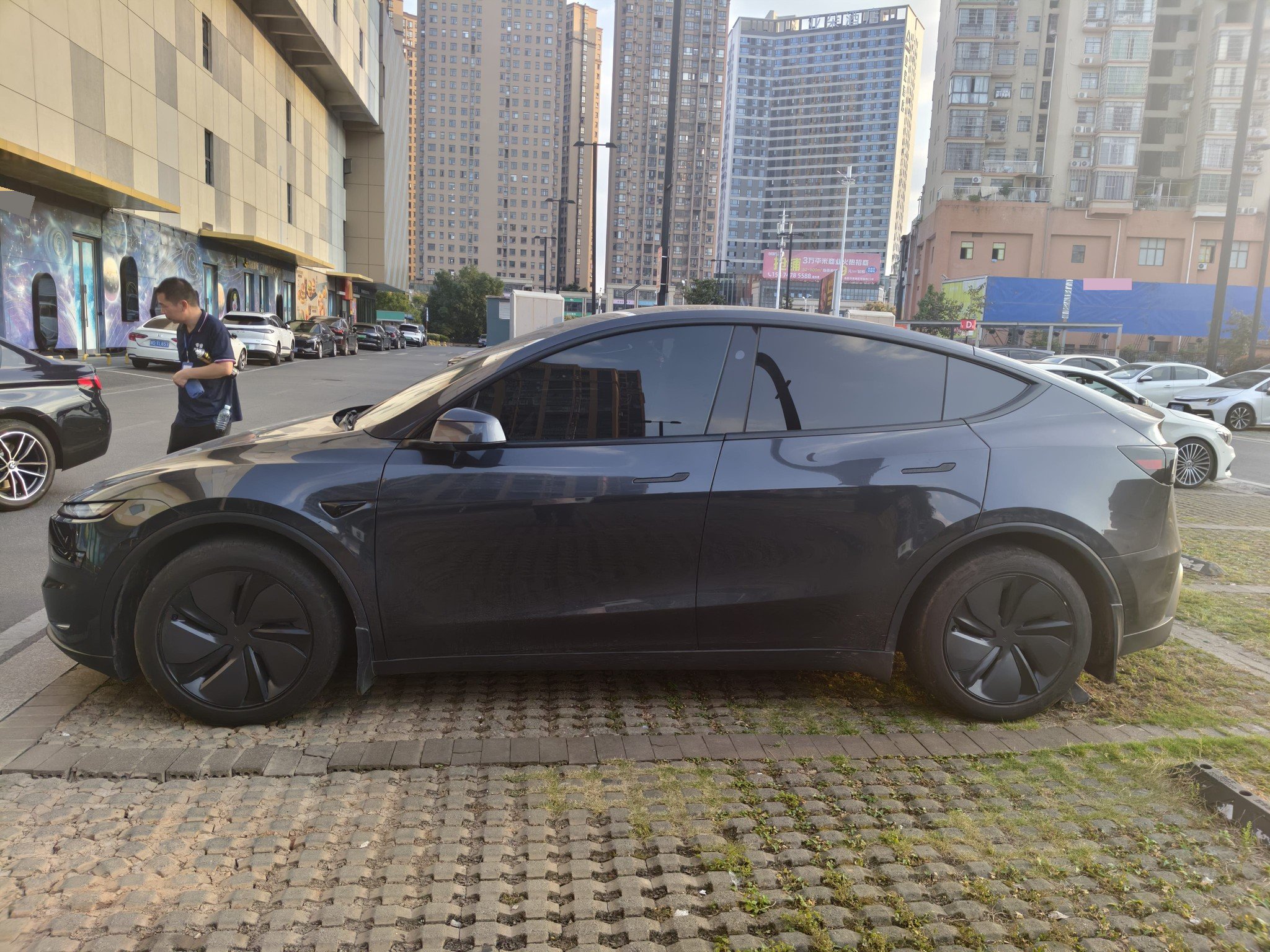 Tesla Model Y 2025 #4 Tesla Model Y 2025 imagen de coche #4