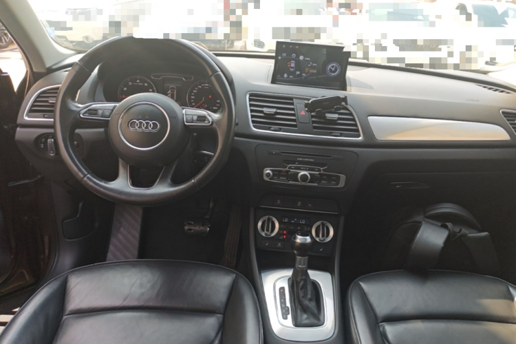 Audi Q3 2015 car image #11