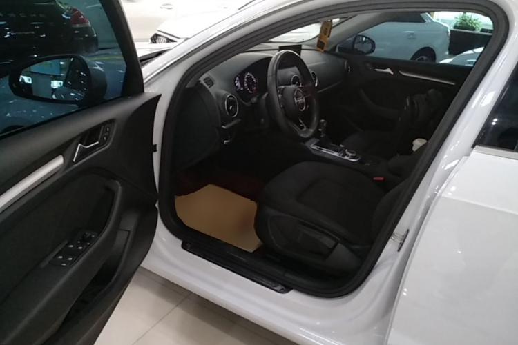 Audi A3 2020 immagine di auto #12