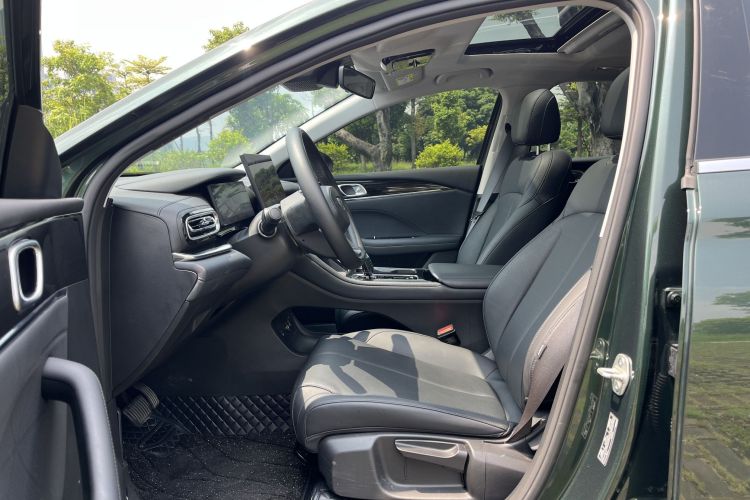 GEELY Emgrand 2026 #13 GEELY Emgrand 2026 car image #13