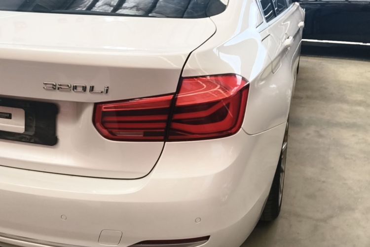 BMW 3 Series 2018 car image #8