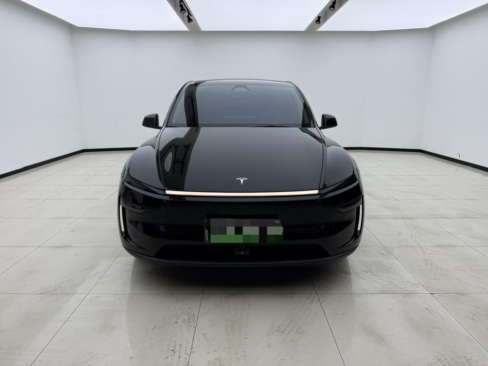 Tesla Model Y 2025 #2 Tesla Model Y 2025 car image #2