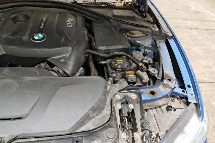 BMW 3 Series 2018 car image #23
