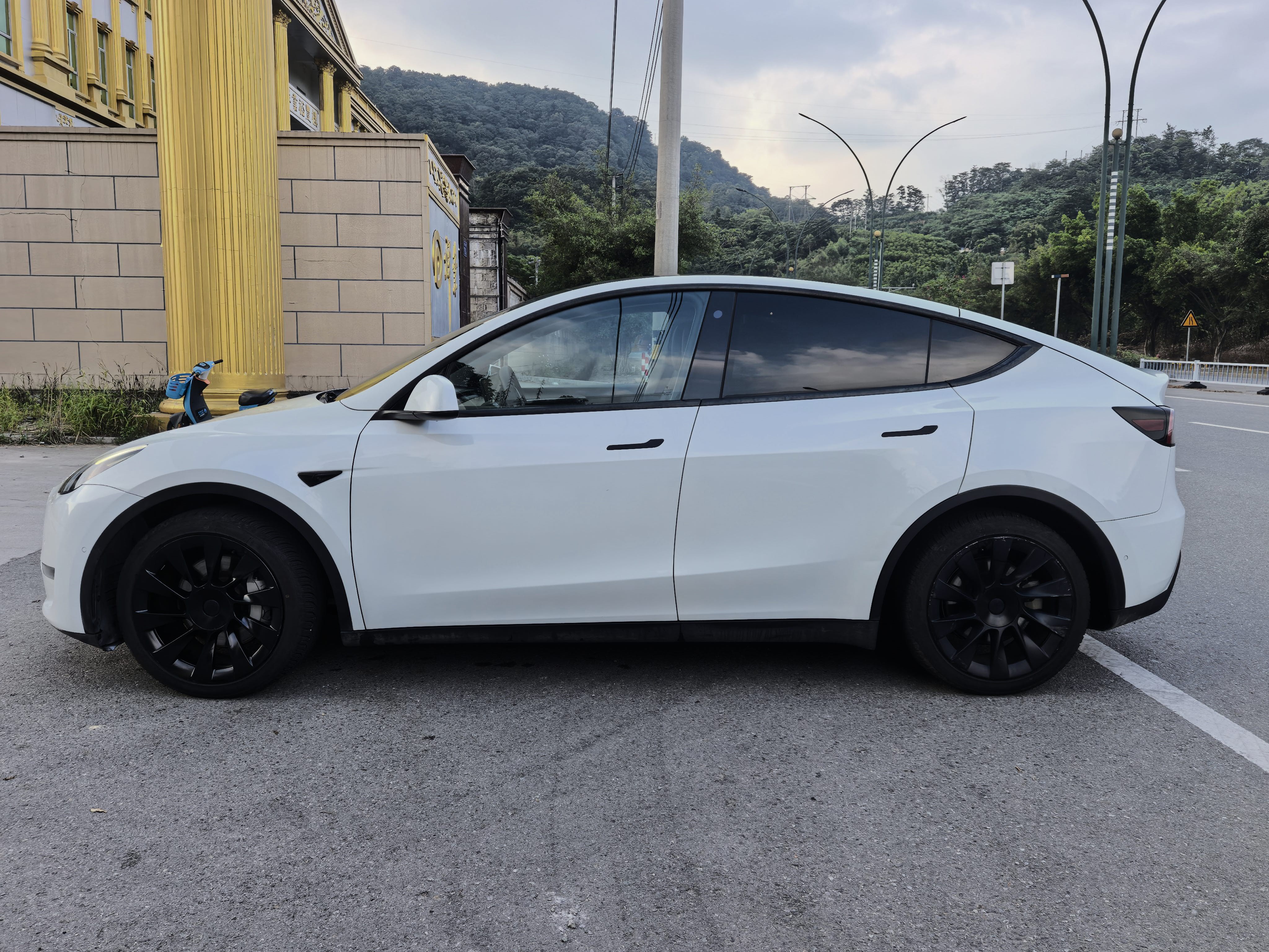 Tesla Model Y 2021 #8 Tesla Model Y 2021 صورة سيارة #8