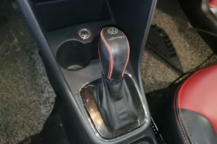 Volkswagen Polo 2016 car image #14