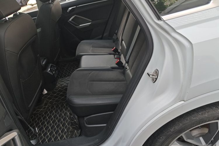 Audi Q3 2022 car image #19