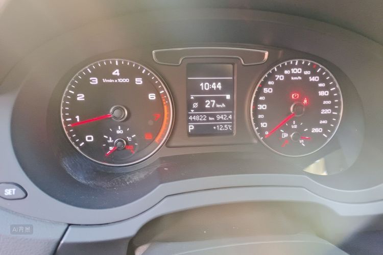 Audi Q3 2017 car image #14