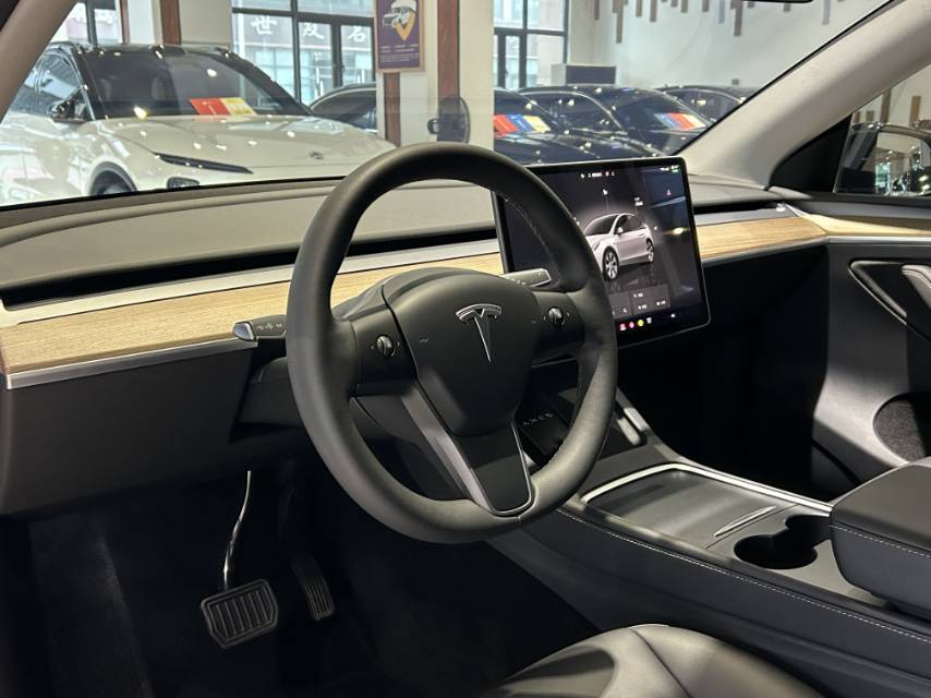 Tesla Model Y 2022 #3 Tesla Model Y 2022 car image #3