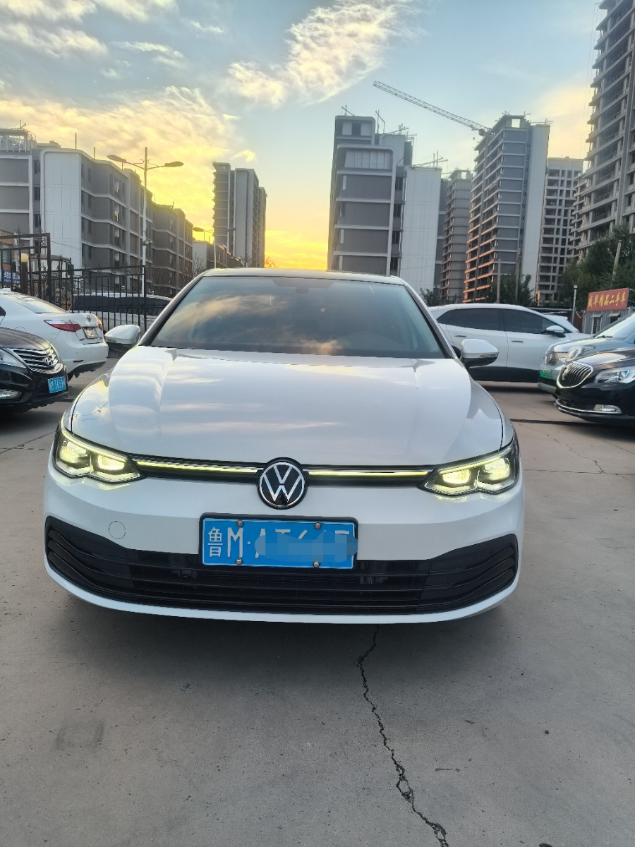 Volkswagen Golf 2022 car image #3