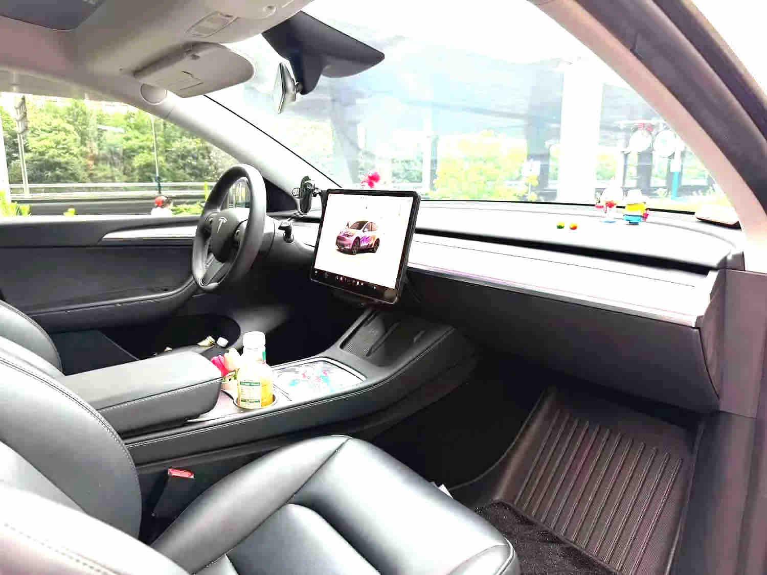 Tesla Model Y 2024 car image #5
