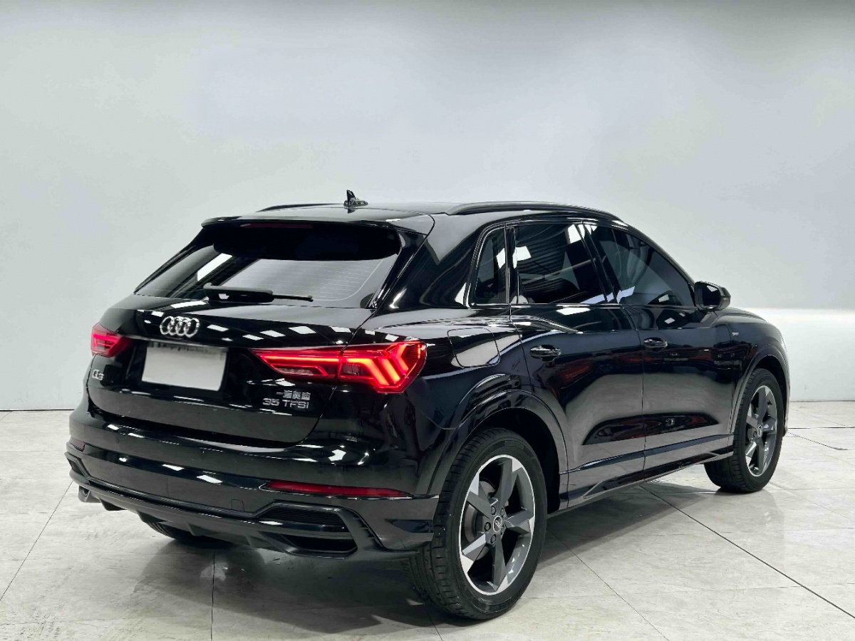 Audi Q3 2023 car image #5