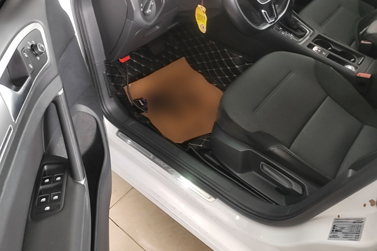 Volkswagen Golf 2017 car image #12