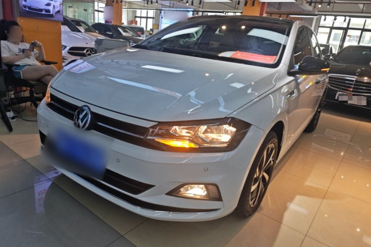 Volkswagen Polo 2020 car image #2