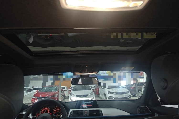 BMW 3 Series 2019 car image #18