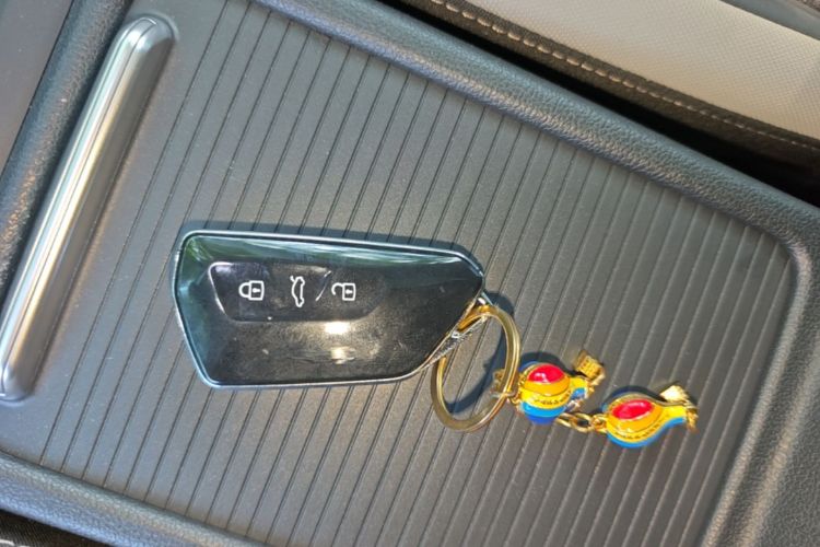 Volkswagen Golf 2022 car image #9
