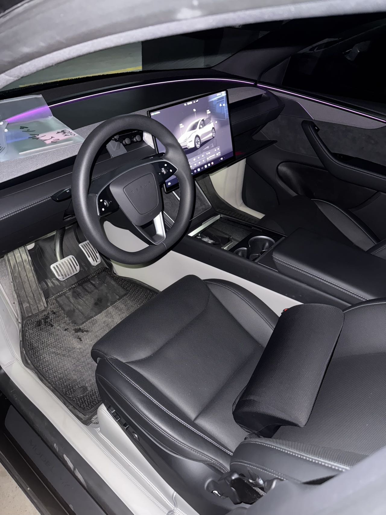 Tesla Model Y L 2025 #3 Tesla Model Y L 2025 car image #3