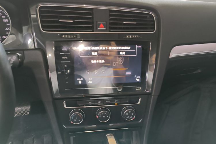 Volkswagen Golf 2020 car image #17