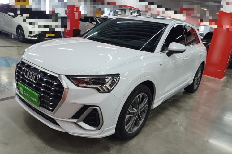 Audi Q3 2022 car image #2