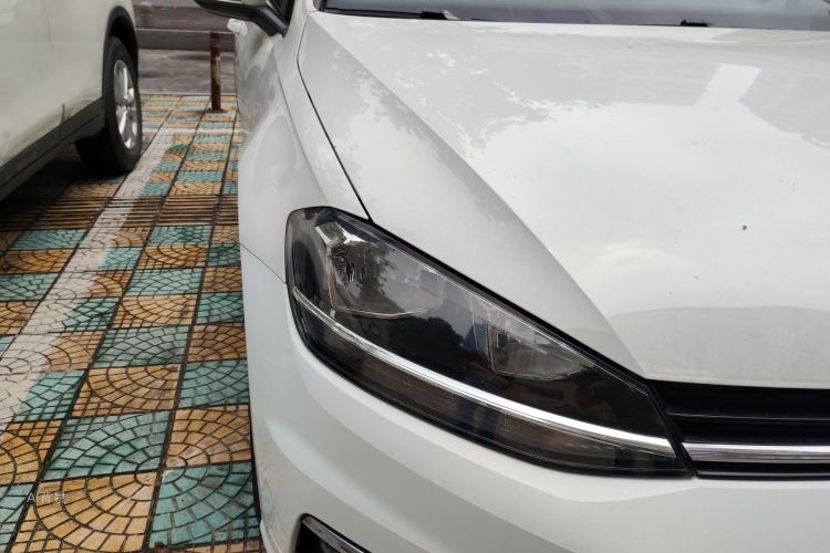 Volkswagen Golf 2018 car image #8