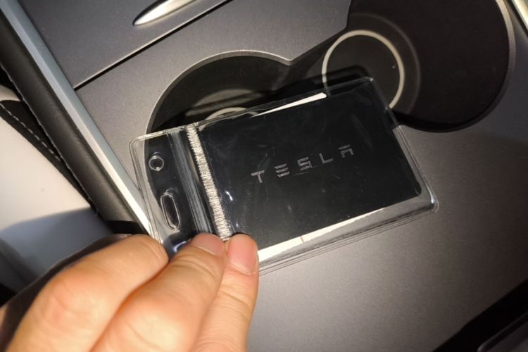 Tesla Model Y 2023 car image #9
