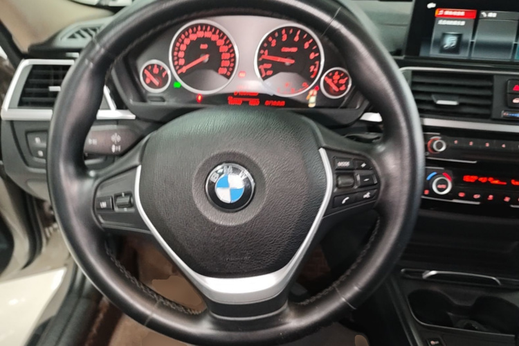 BMW 3 Series 2019 car image #11