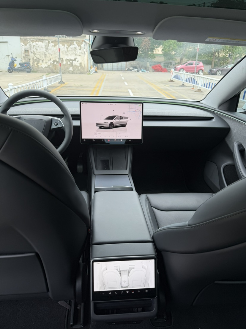 Tesla Model 3 2025 car image #9