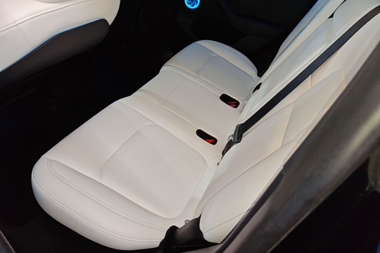 Tesla Model Y 2023 car image #17