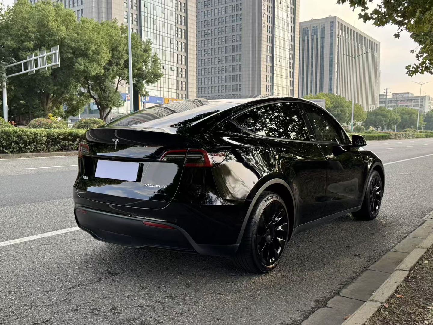 Tesla Model Y 2021 #8 Tesla Model Y 2021 car image #8