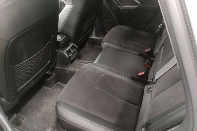 Audi Q3 2020 car image #17