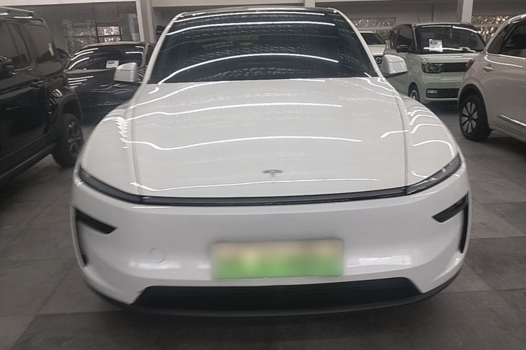 Tesla Model Y 2025 #3 Tesla Model Y 2025 car image #3