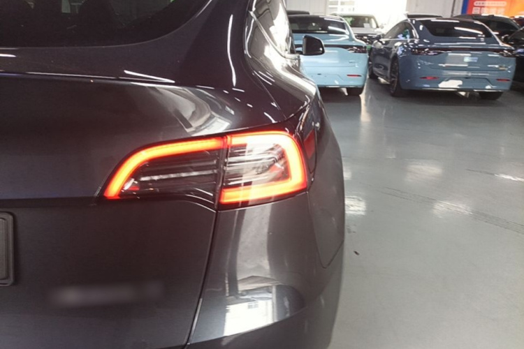 Tesla Model Y 2024 #8 Tesla Model Y 2024 car image #8