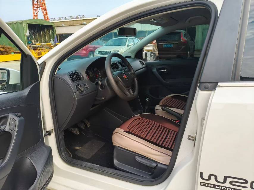 Volkswagen Polo 2016 car image #5